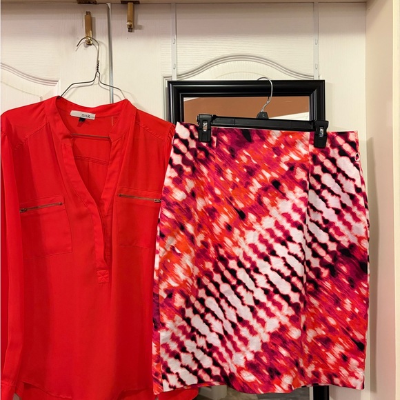 Elegant Red Blouse with Zipper Accents - Picture 3 of 3